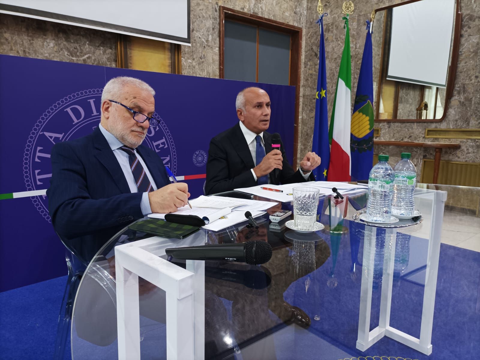 “Grande Cosenza”, Caruso presenta i suoi emendamenti e attacca: «Il progetto di legge è fascista»