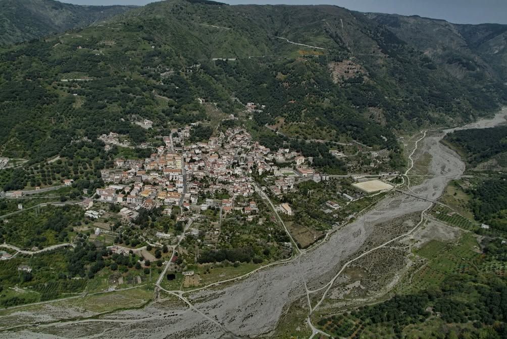 Smart School, la scommessa dell’Aspromonte contro lo spopolamento: a Bagaladi suona la prima campanella