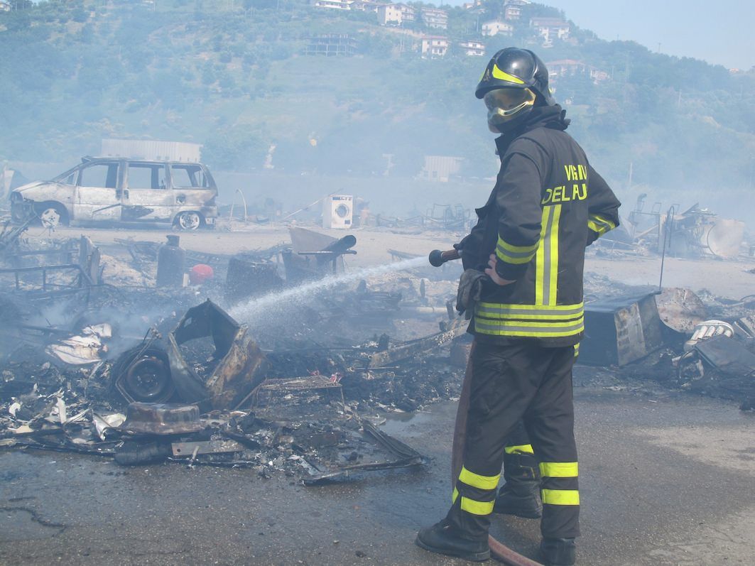 ROGO AL CAMPO | Trecento sfollati. Solo l'orario ha evitato la tragedia