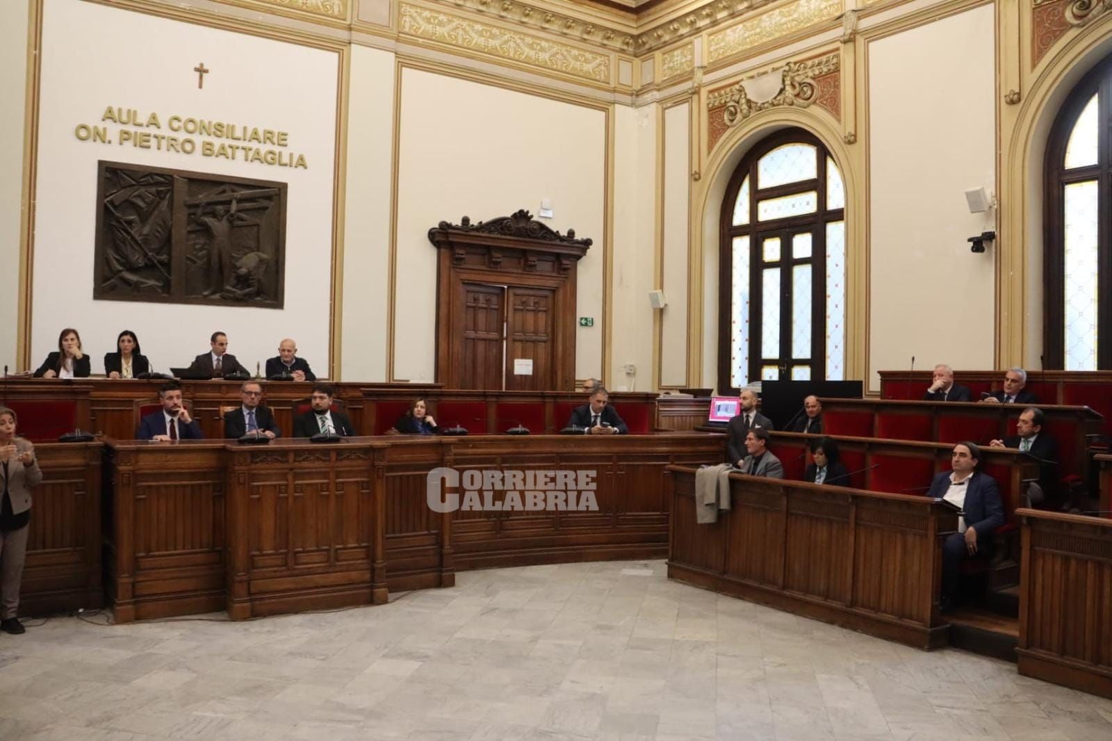 Alta tensione in Consiglio, si chiude l’era Falcomatà a Reggio Calabria