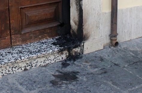 Lamezia, vandali in azione contro la sede del Pd