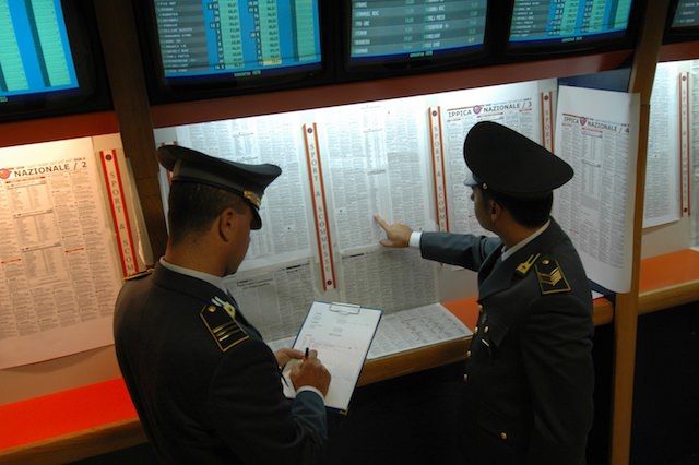 Vibo, sigilli a un centro di scommesse clandestino