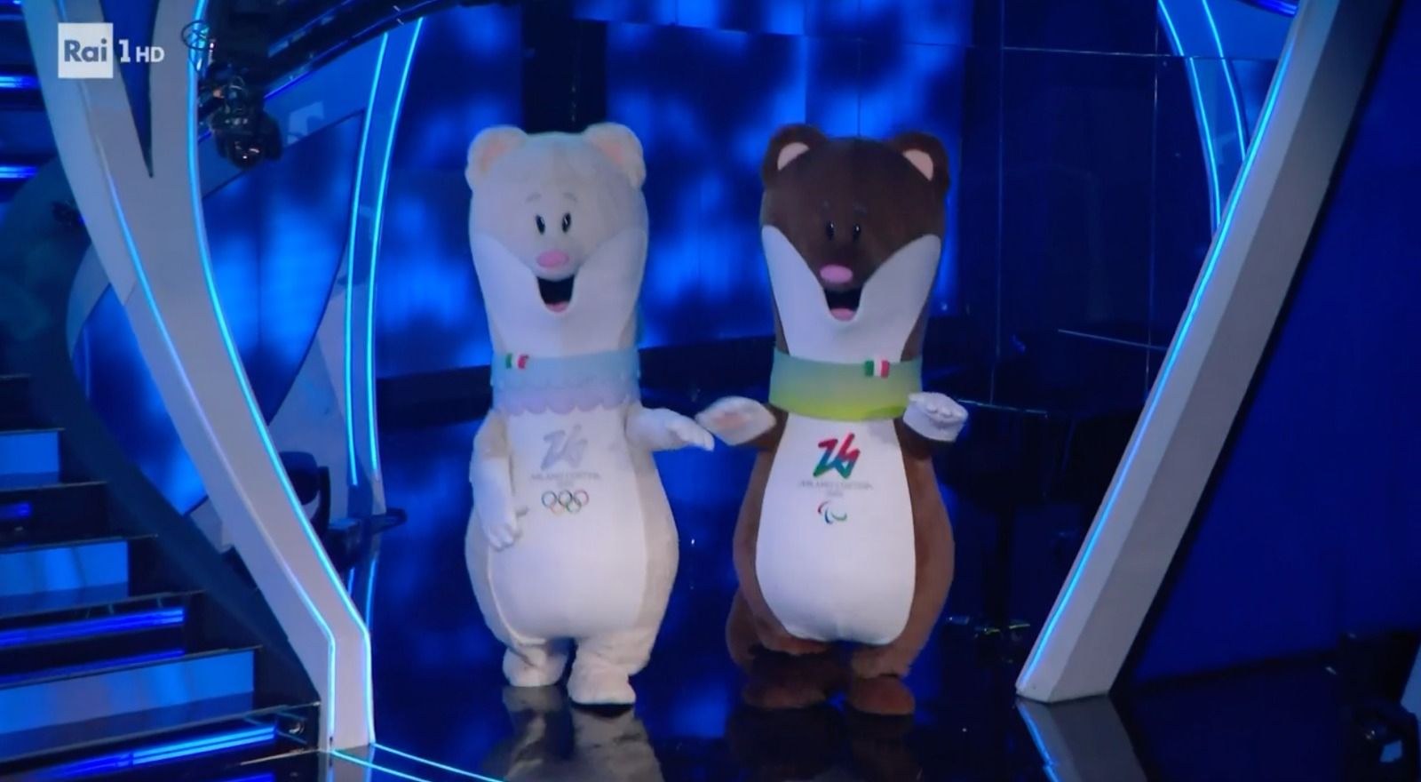 A Sanremo i due ermellini disegnati dagli studenti di Taverna e mascotte di Milano-Cortina 2026