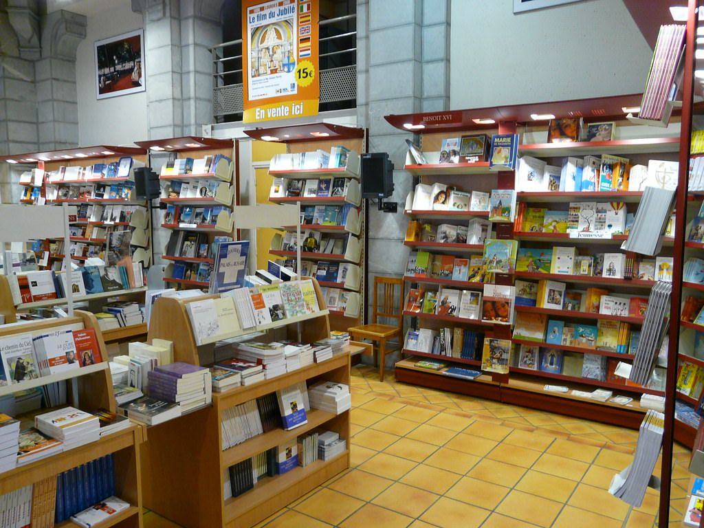 Librerie, cartolerie, negozi per bimbi:  le “prime linee" della ripartenza in Calabria