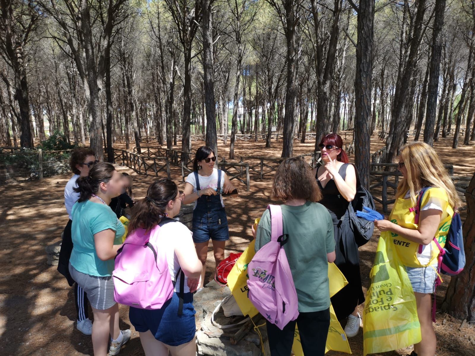 Catanzaro, pineta di Giovino a lustro grazie ai volontari di Legambiente e “Città solidale”