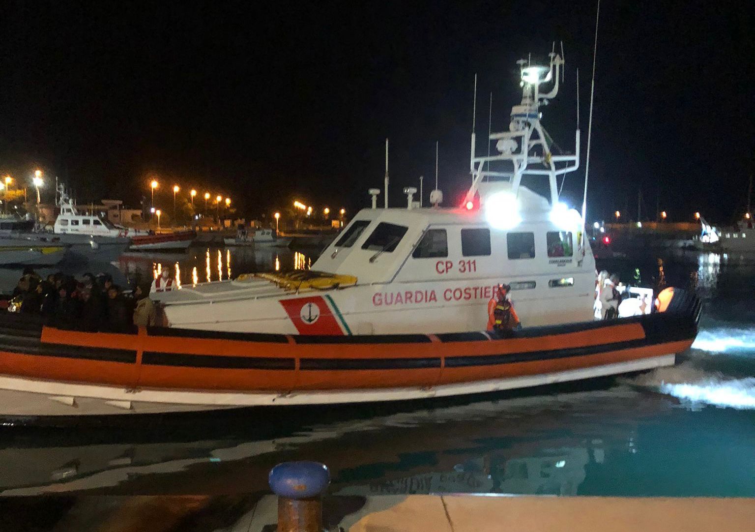 Reggio, al porto attracca nave Ong con 32 migranti