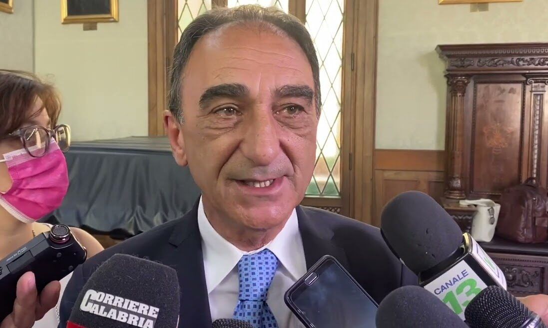 Catanzaro, Abramo saluta da Roma il Consiglio comunale: «Meglio non esserci, non so quanto avrei retto senza commuovermi»