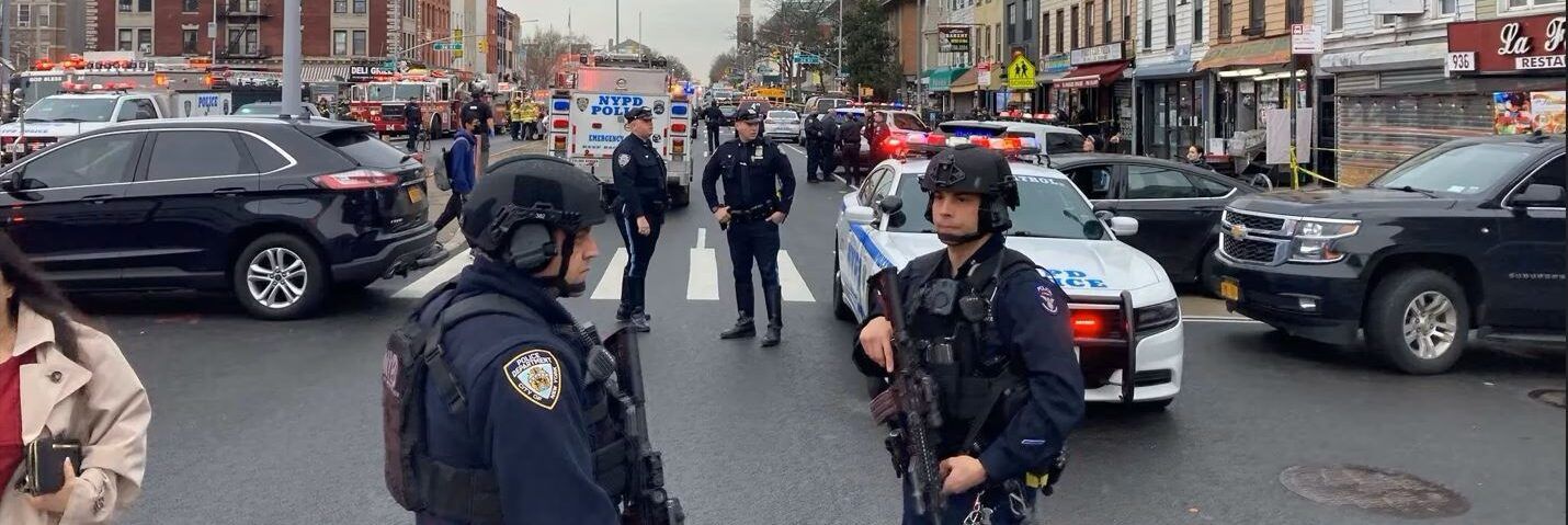 Sparatoria in metropolitana a New York, un morto e 5 feriti