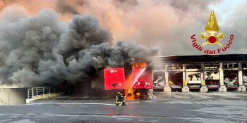 Maxi rogo a Milano, la Procura indaga per incendio doloso