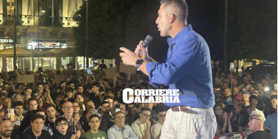 Elezioni Suppletive, Vannacci in piazza Duomo: «Volete Barabba o Reggio?»