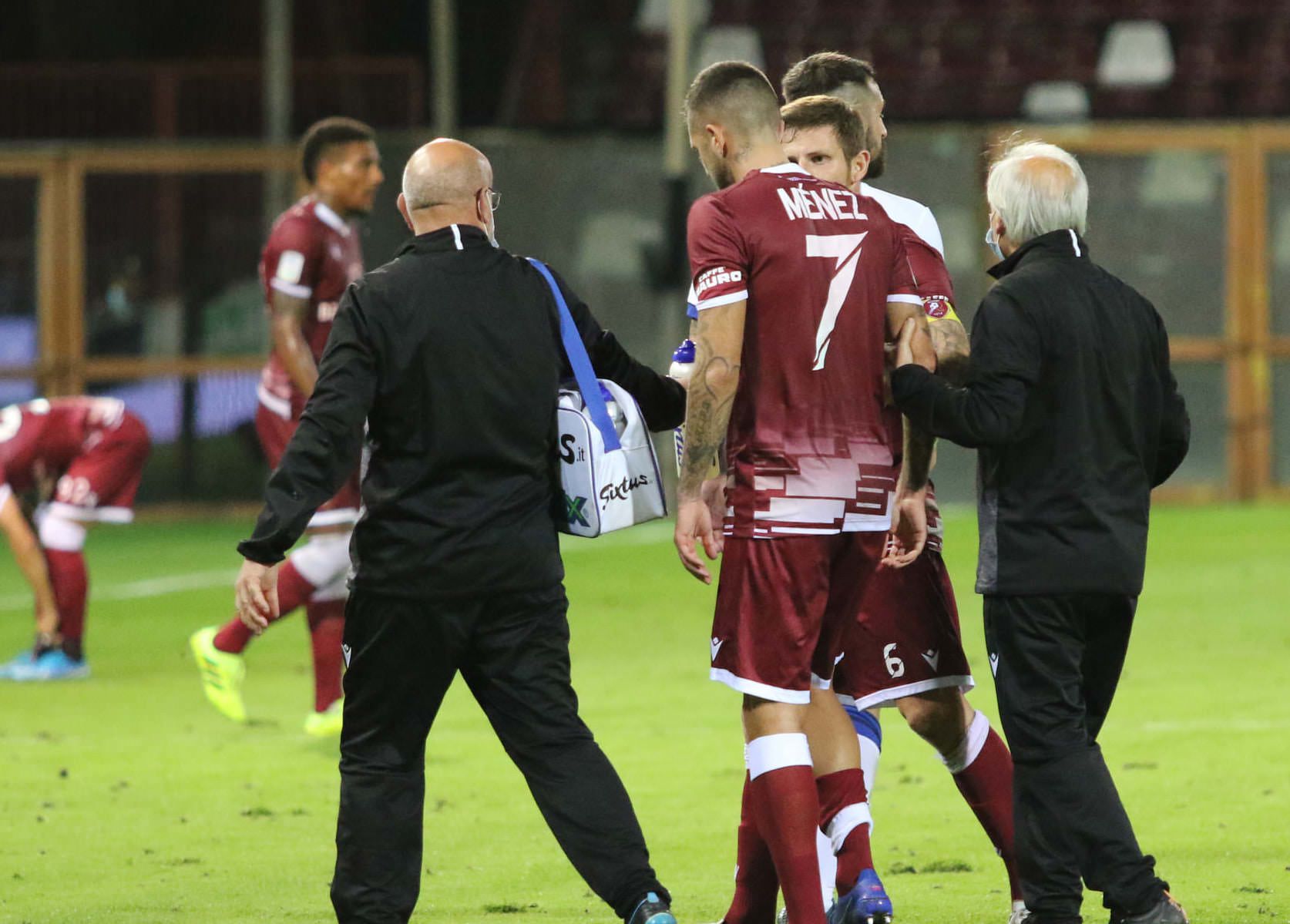 Stelle "spente" e primi malumori. Dio salvi la Reggina