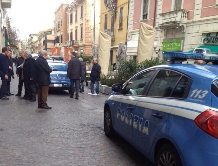 Rapina in banca in pieno centro a Cosenza