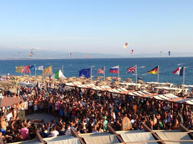 Kitesurf, in 100mila invadono Gizzeria