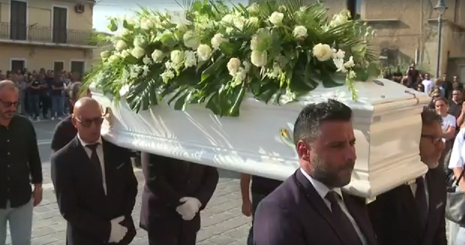 «Basta violenza»: l’addio commosso a Filippo Verterame