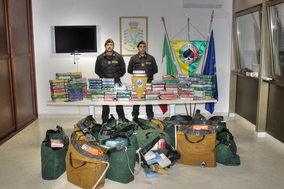 Gioia Tauro, sequestrati 540 chili di cocaina purissima
