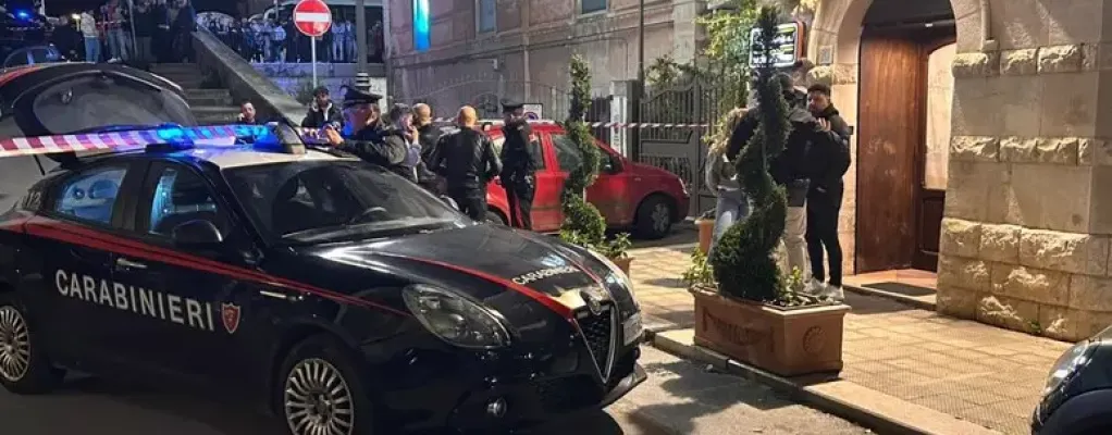 Cameriere ucciso per errore a colpi di pistola