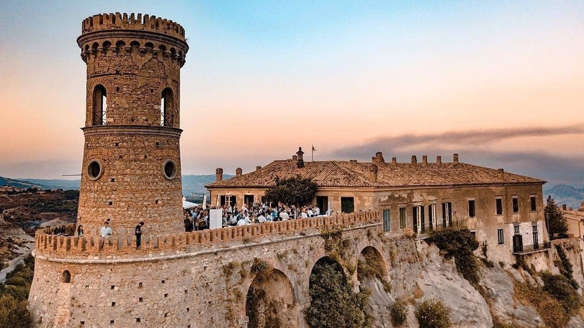 Premio Caccuri, in finale Cacciari, Ravera, Tortora e Veneziani