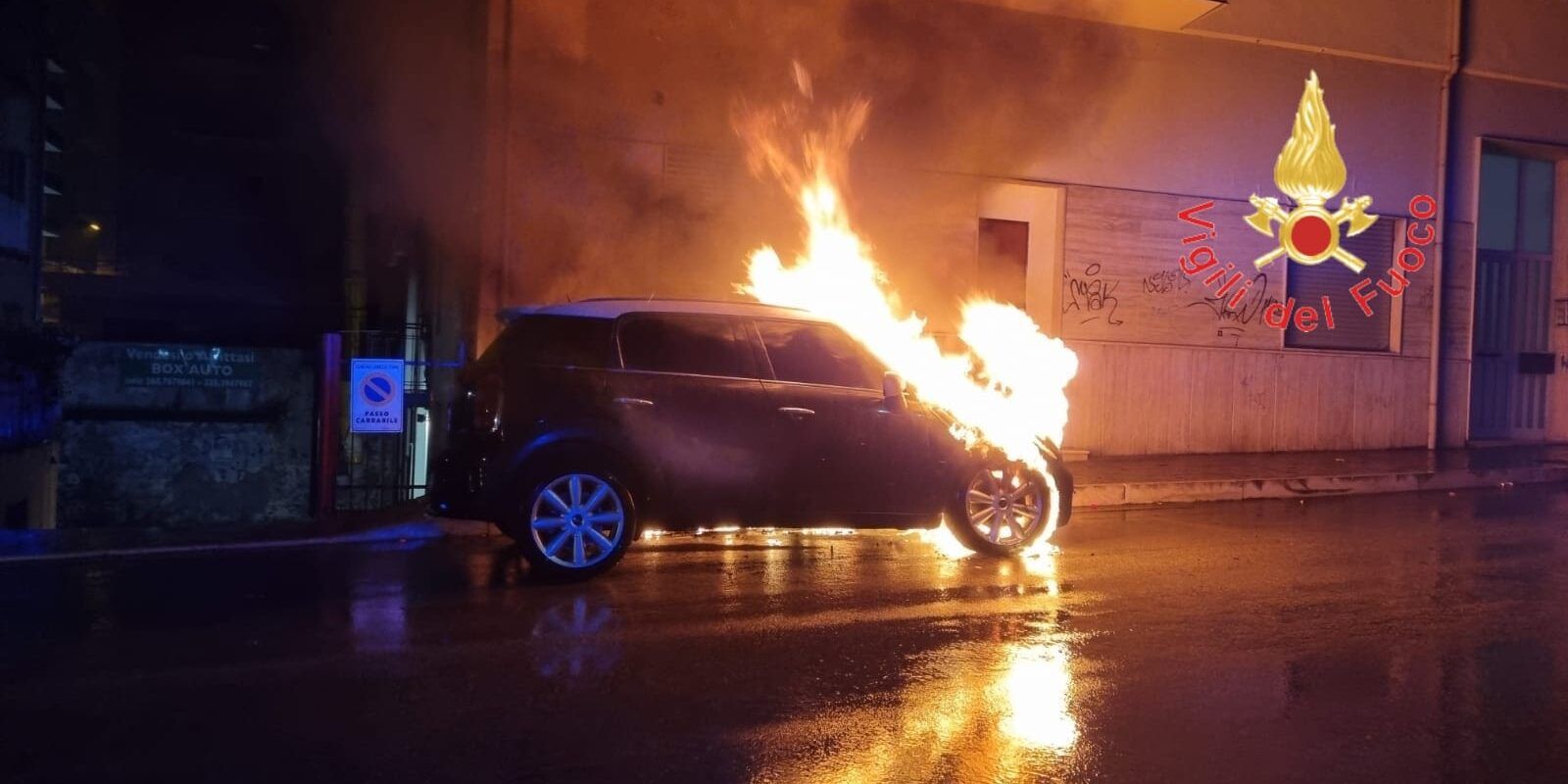 Lamezia Terme, auto in fiamme: accertamenti sull’origine dell’incendio