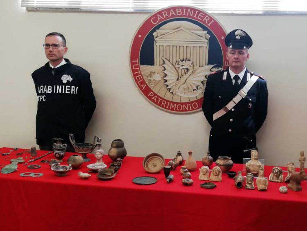 Restituiti reperti ad ambasciata Panama: c’è un vaso “scovato” dalla Procura di Crotone