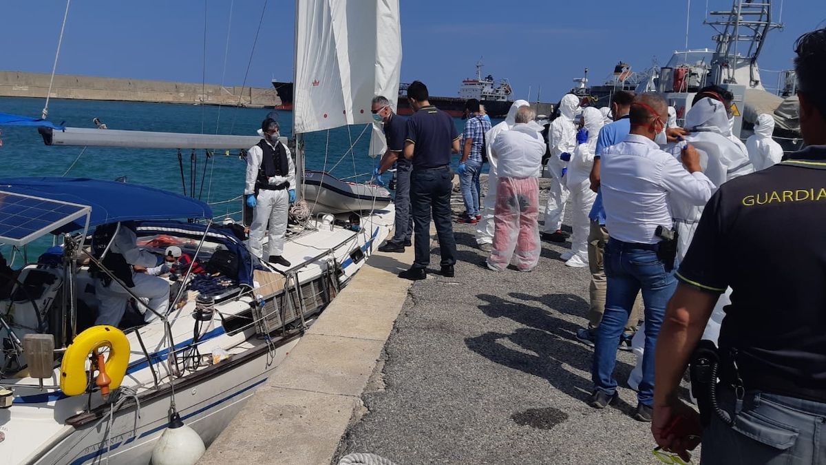 Sbarco di migranti a Crotone, arrestati tre scafisti