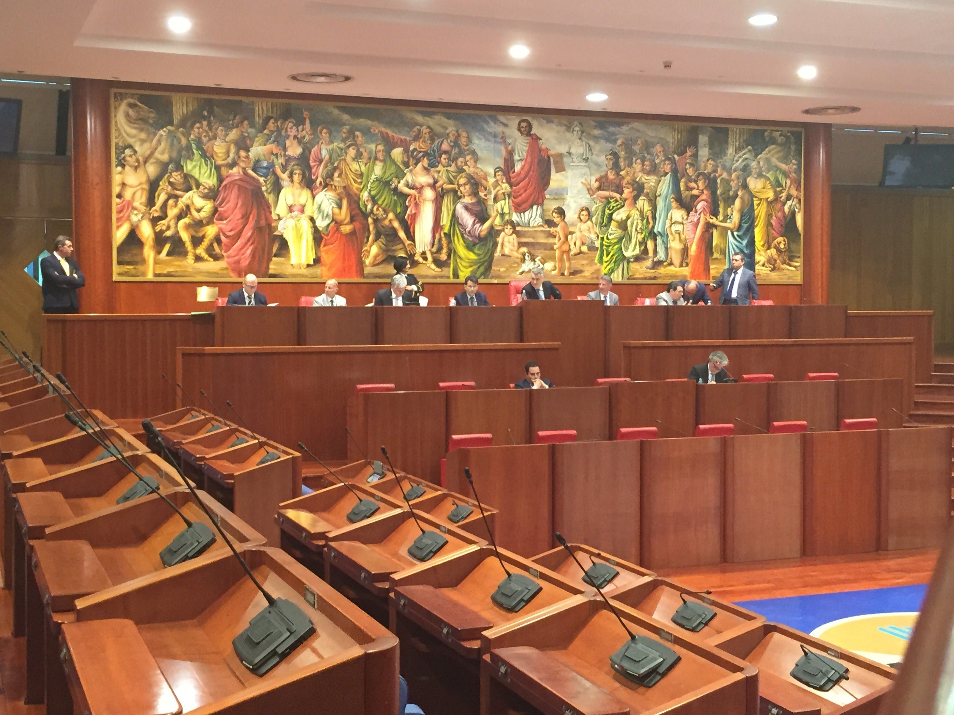 Consiglio in tutt'altre faccende affaccendato