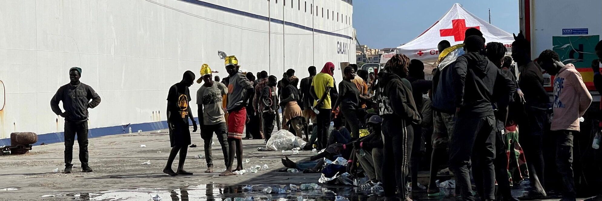 Hotspot di Lampedusa al collasso, scoppia la rabbia dei migranti