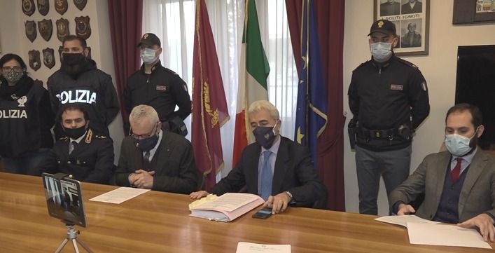 Permessi facili e professionisti mossi solo dal denaro. Ecco il “sistema Crotone”