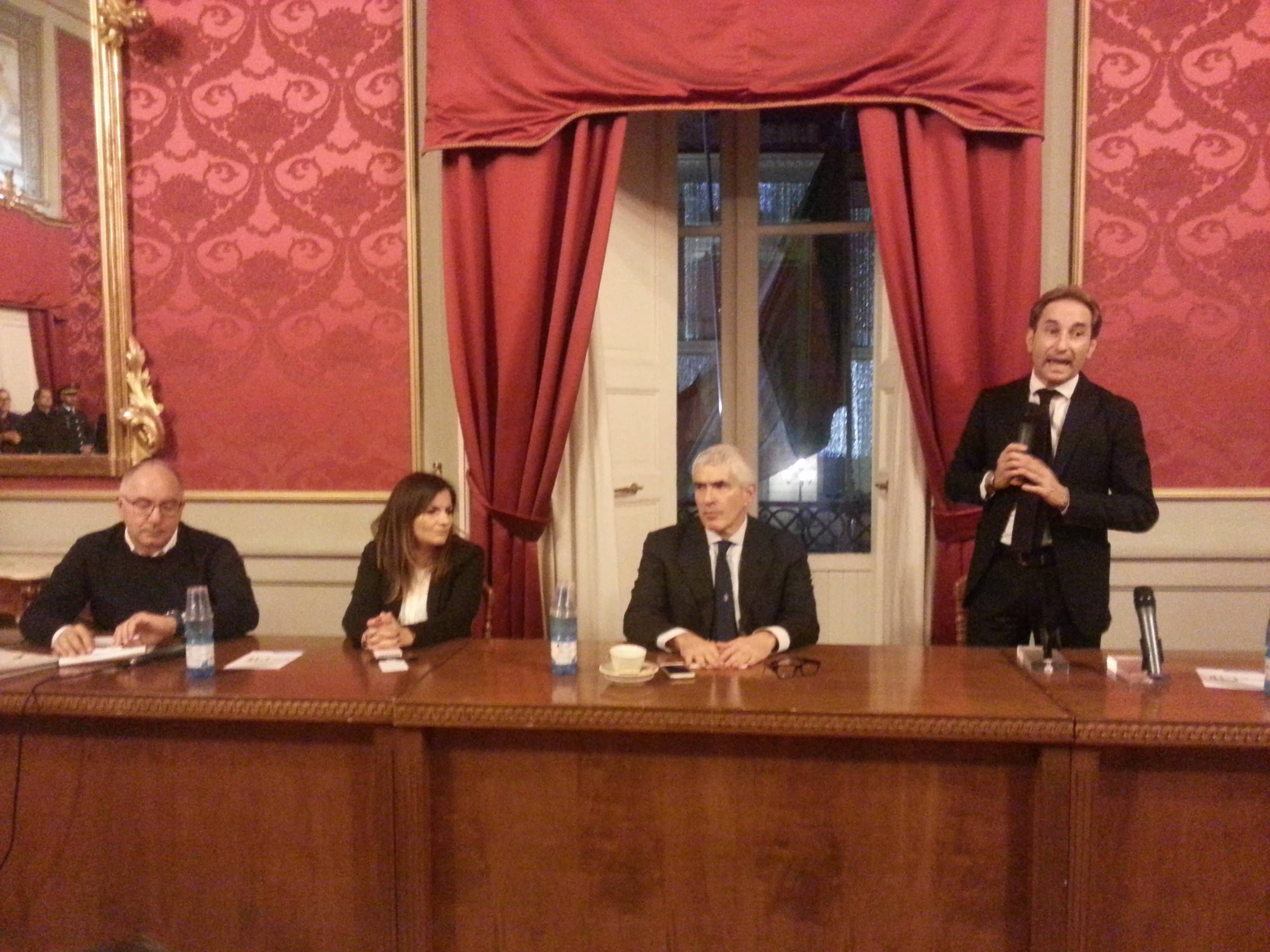 Da Casini stilettate a D'Alema e Sì alla riforma «imperfetta»