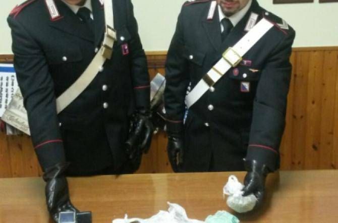Vibo, madre e figlio arrestati per spaccio di droga