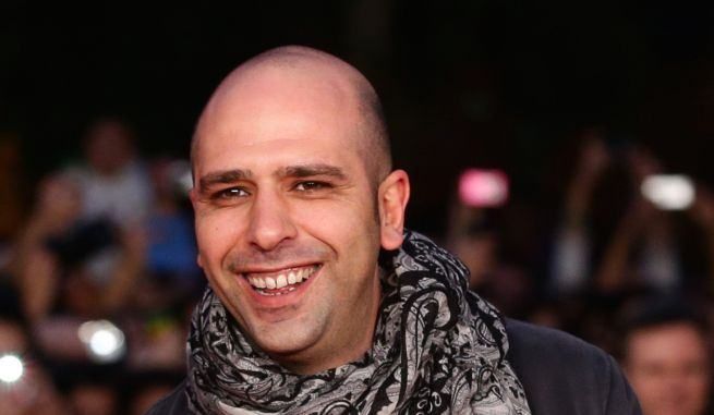 Checco Zalone sostiene l'associazione “Basta vittime sulla 106”