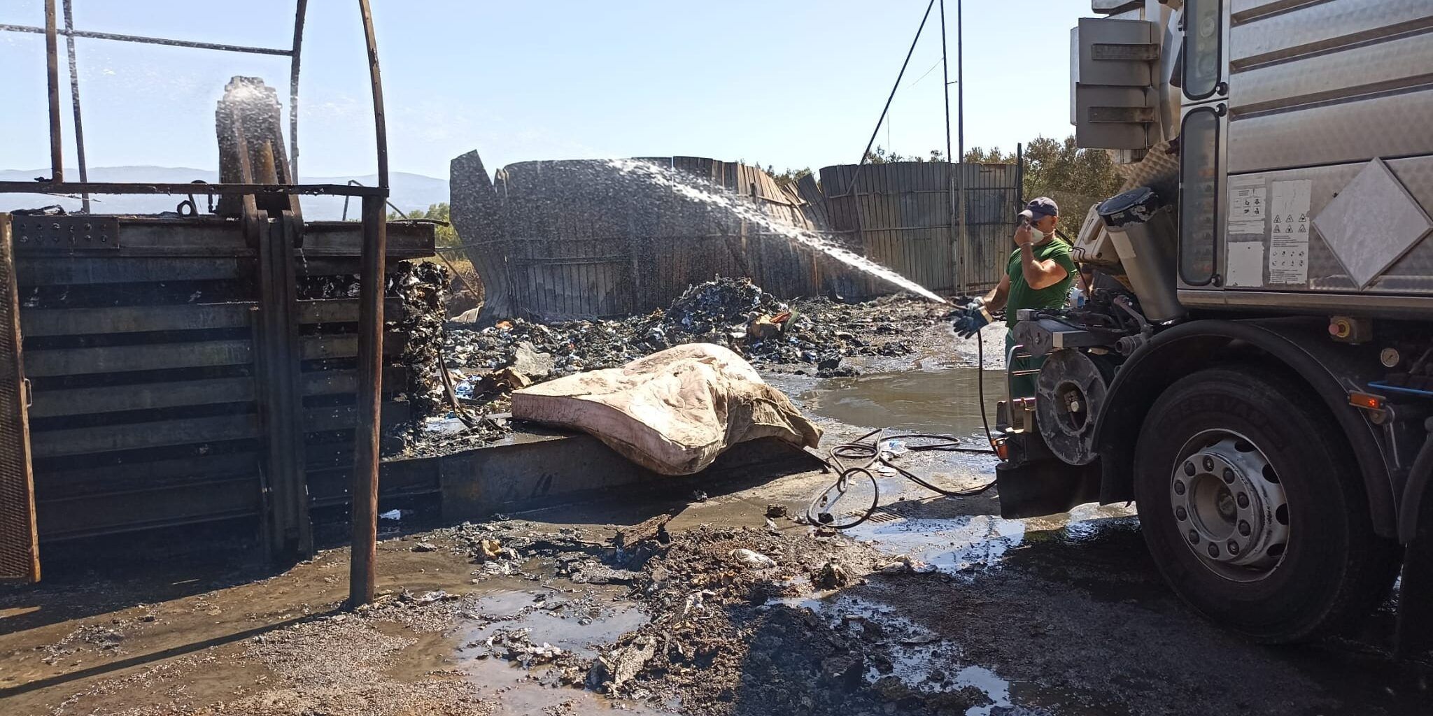 Incendio a Lamezia Terme, Arpacal ha attivato il monitoraggio della qualità dell’aria