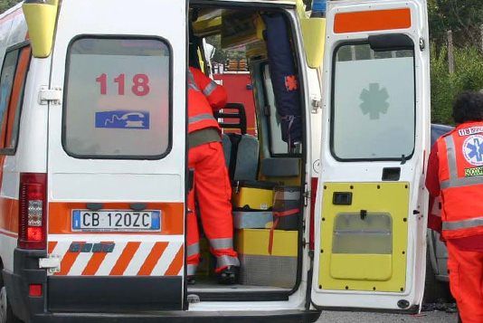 Esplode bombola di gas in un camper, quattro feriti