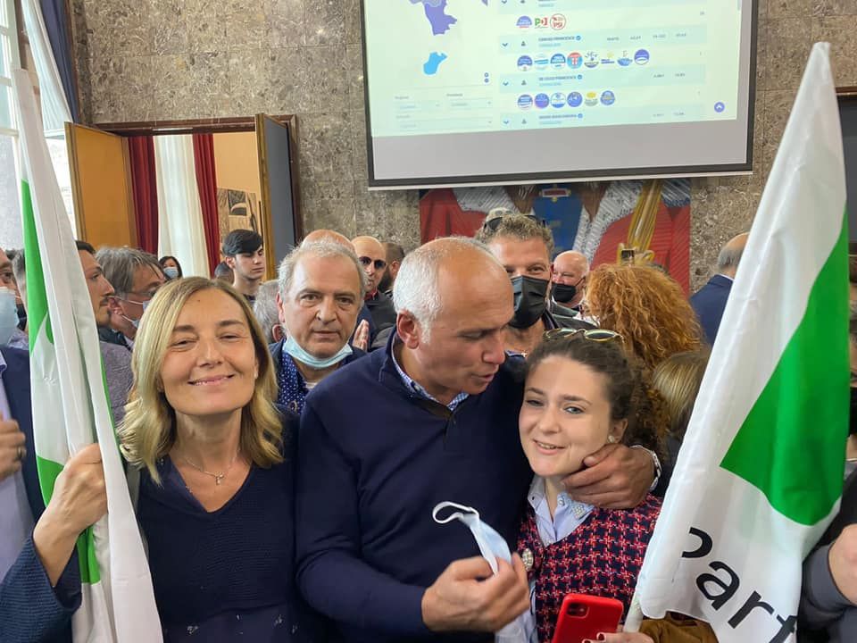 Amministrative Cosenza, i distinguo di “un” Pd su Caruso. «Il patto del 2021 si è rotto»