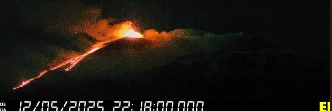 Etna: esplosioni intense al Sudest, colate e nube eruttiva