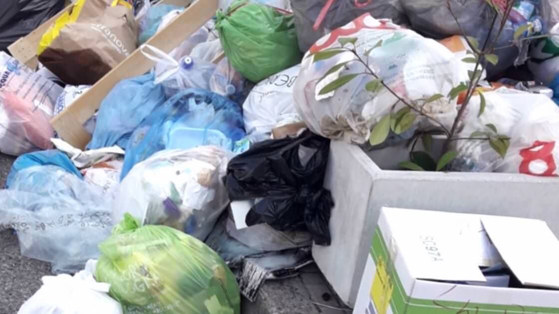 Lo “Spazzatour” per le strade di Cosenza. Caruso: «Pretendo un servizio adeguato»