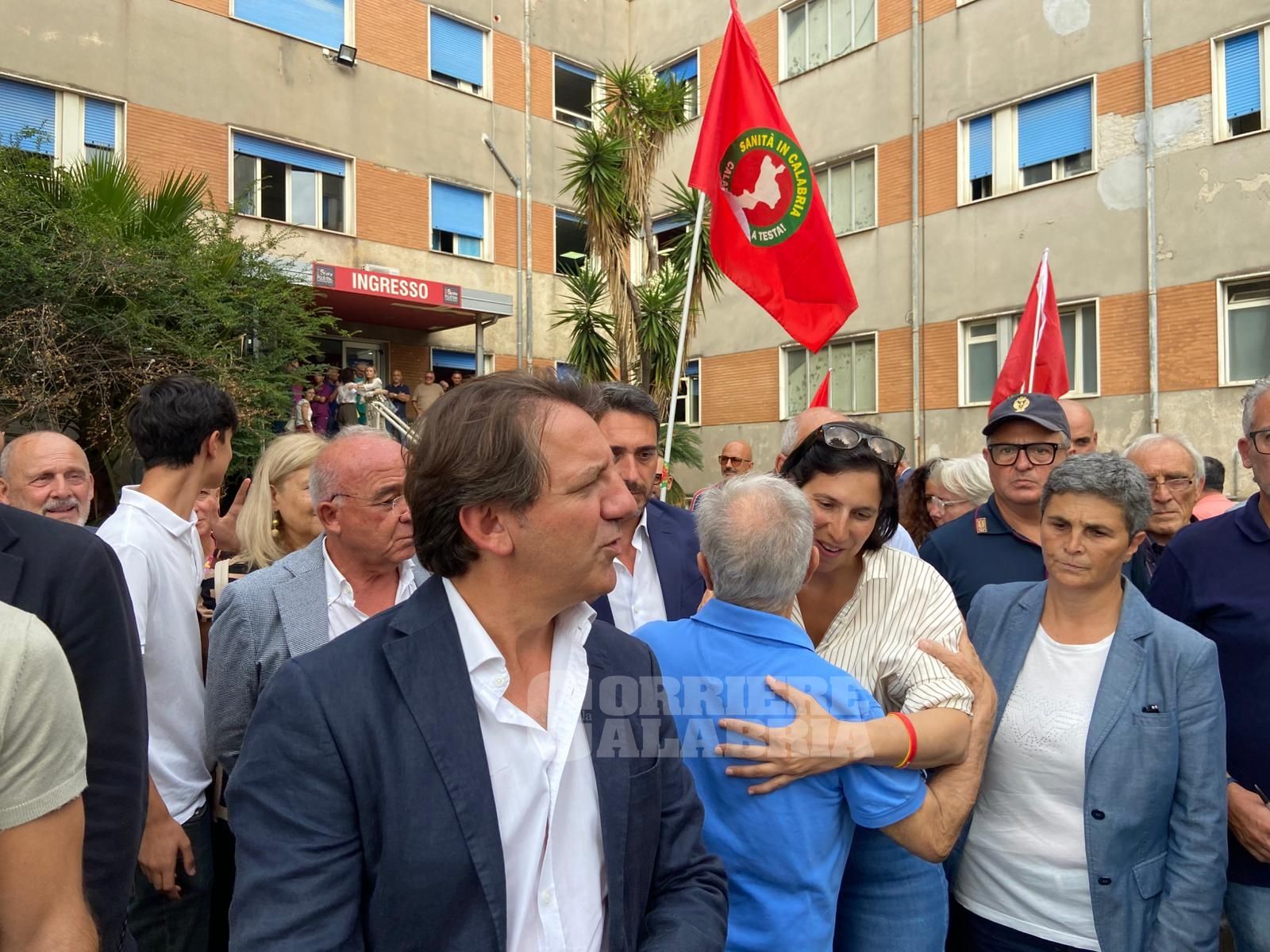 Il popolo Dem e 5 Stelle accoglie Schlein e Tridico, tra entusiasmo e speranze. Il candidato presidente è sicuro: «Vinceremo»