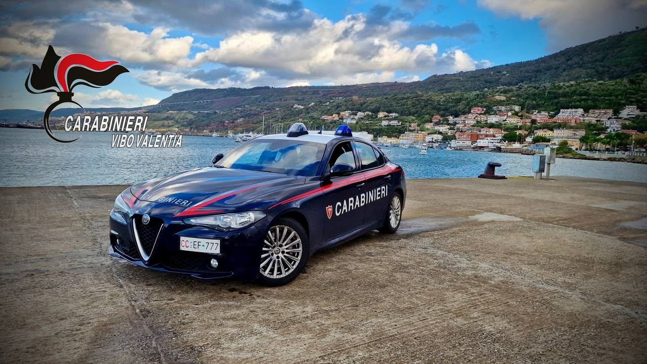 Tre auto incendiate a Vibo Marina, i Carabinieri individuano i presunti responsabili