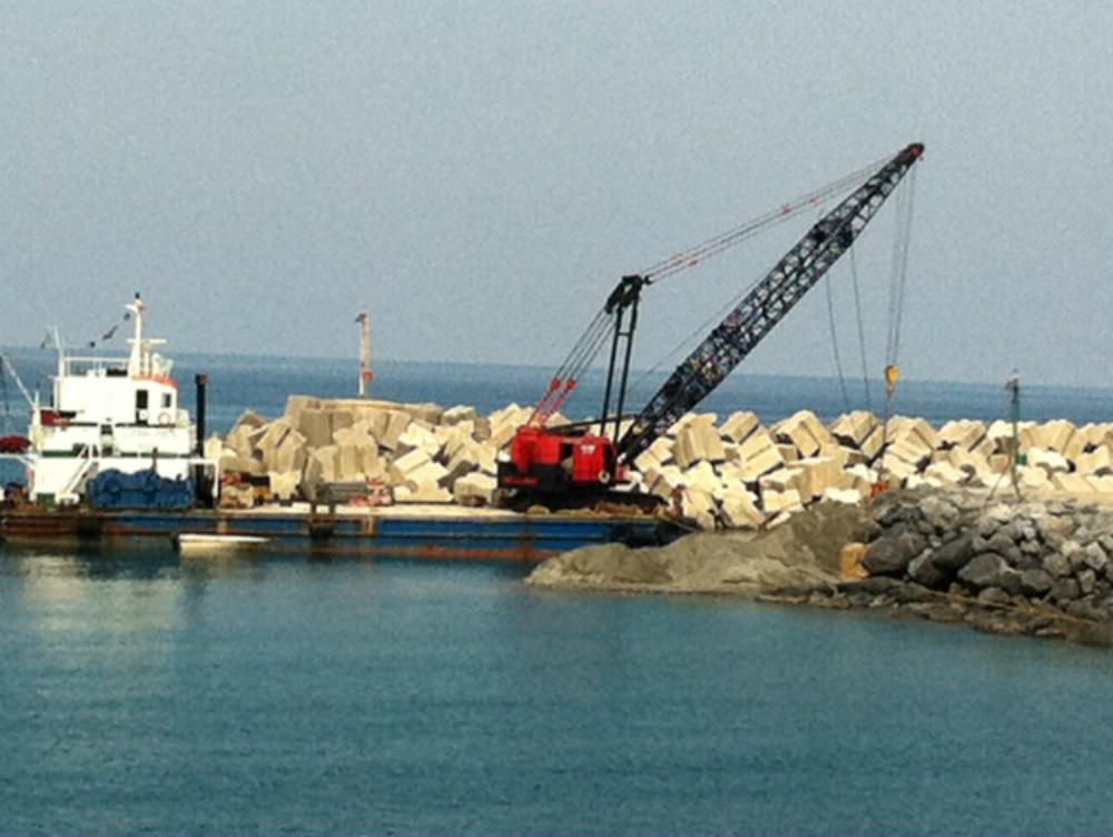 Porto di Amantea, risorse per liberare l`ingresso