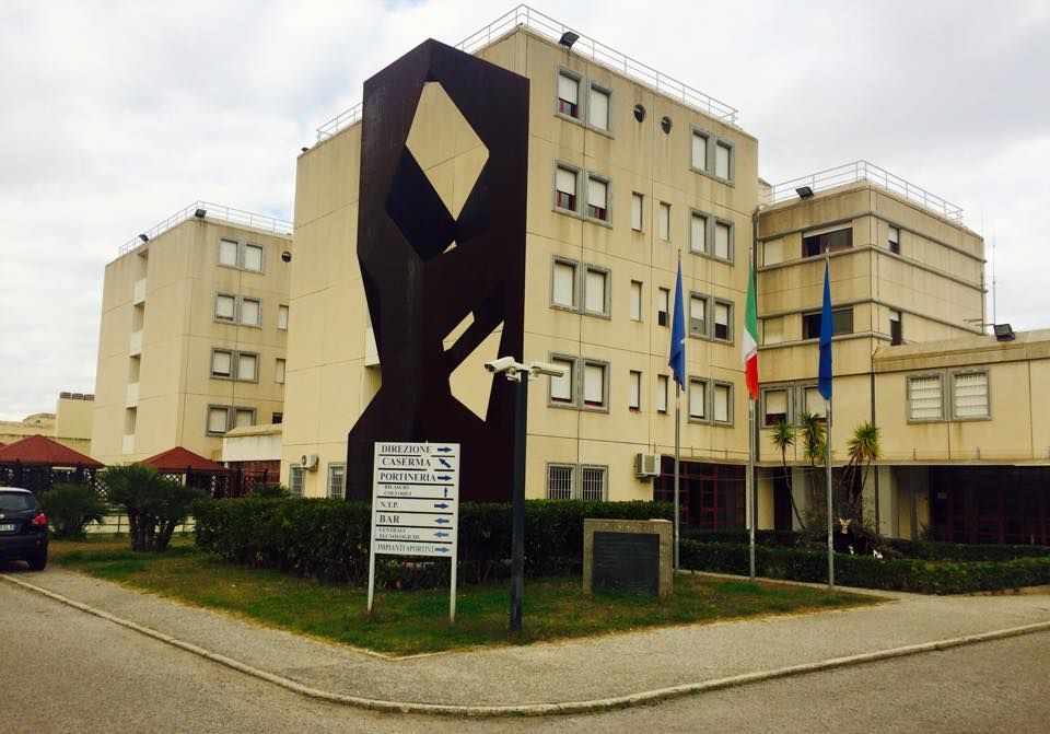 Venti telefoni ritrovati nel carcere di Rossano nell'ultimo anno