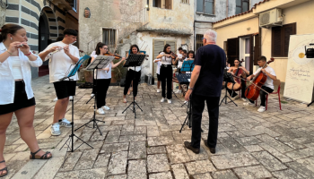 Se il turismo delle radici è anche musica: l’11 a San Lucido la performance “La leggenda di Cilla e i racconti del mare”