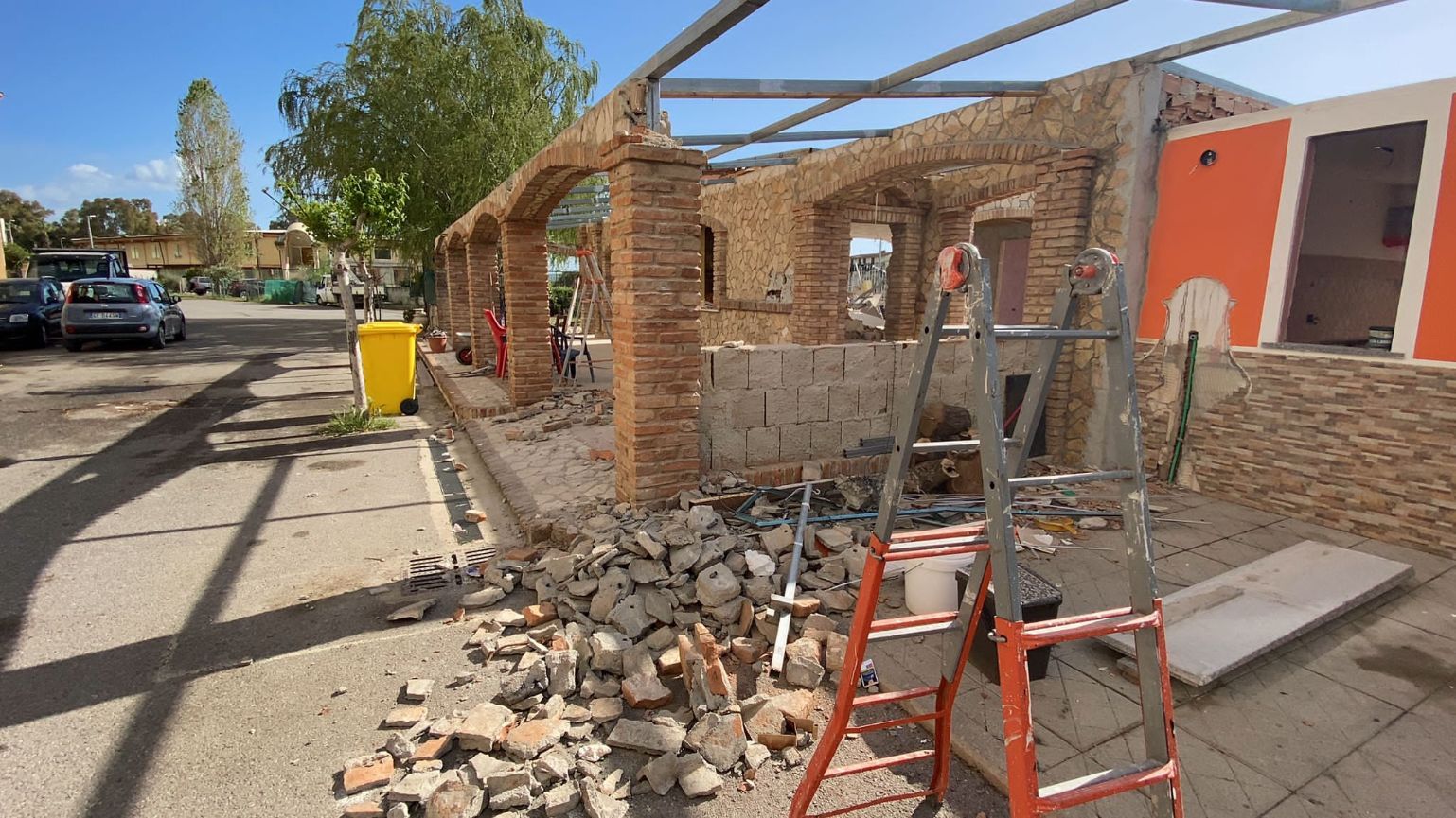 Cassano, proseguono le demolizioni degli immobili abusivi – FOTO