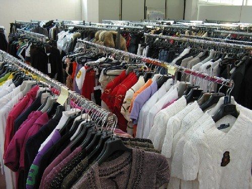 Catanzaro, ritrovati 900 capi d'abbigliamento rubati