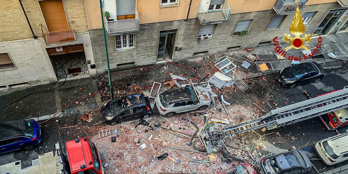 Esplosione in un appartamento: 5 feriti, grave un bambino