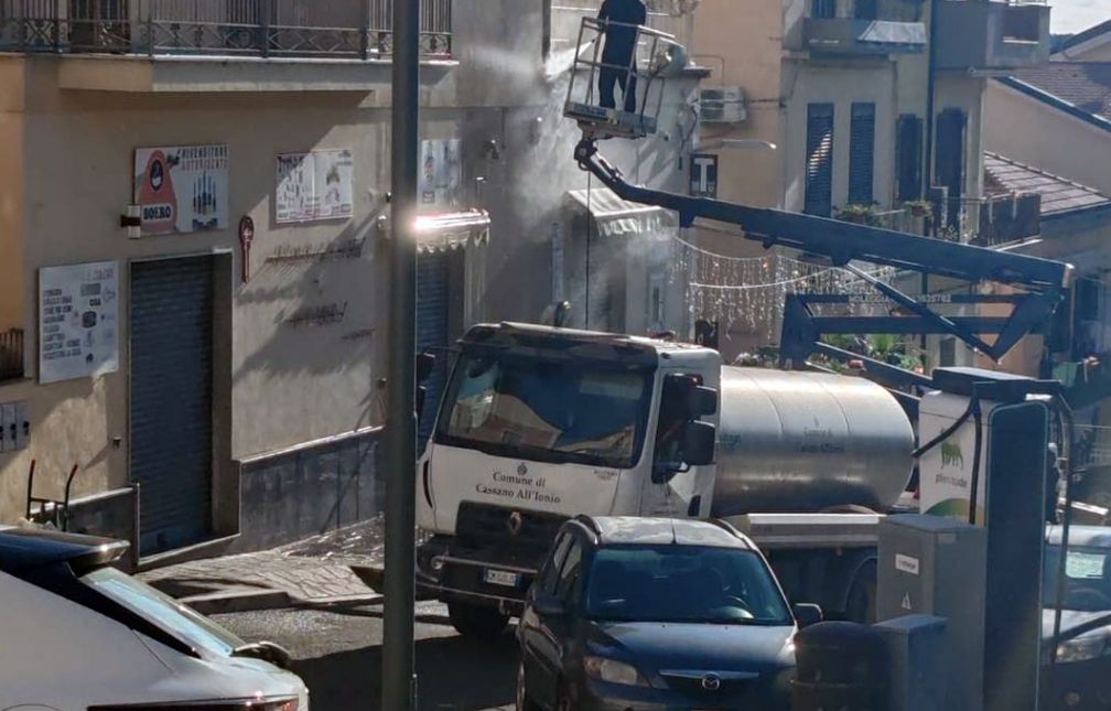 Incendio doloso in un bar a Cassano, indagano i carabinieri