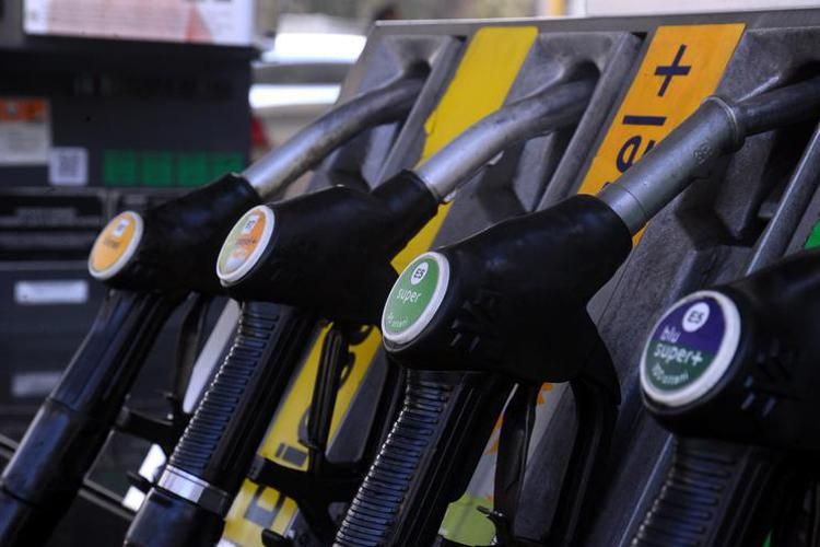 Caro carburanti, anche in Calabria la benzina sfiora i 2,5 euro al litro in autostrada