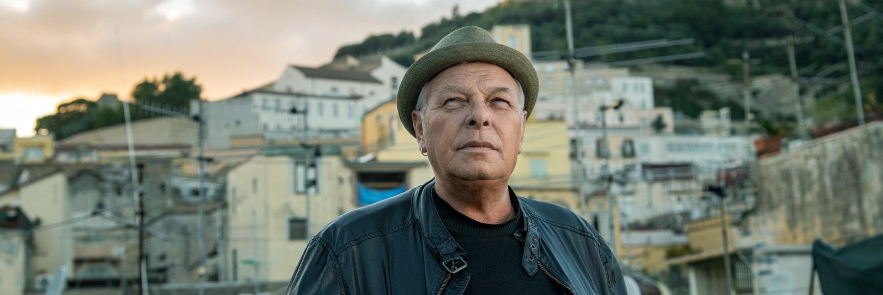 Malore sul palco per Enzo Gragnaniello. Operato d’urgenza, sta bene