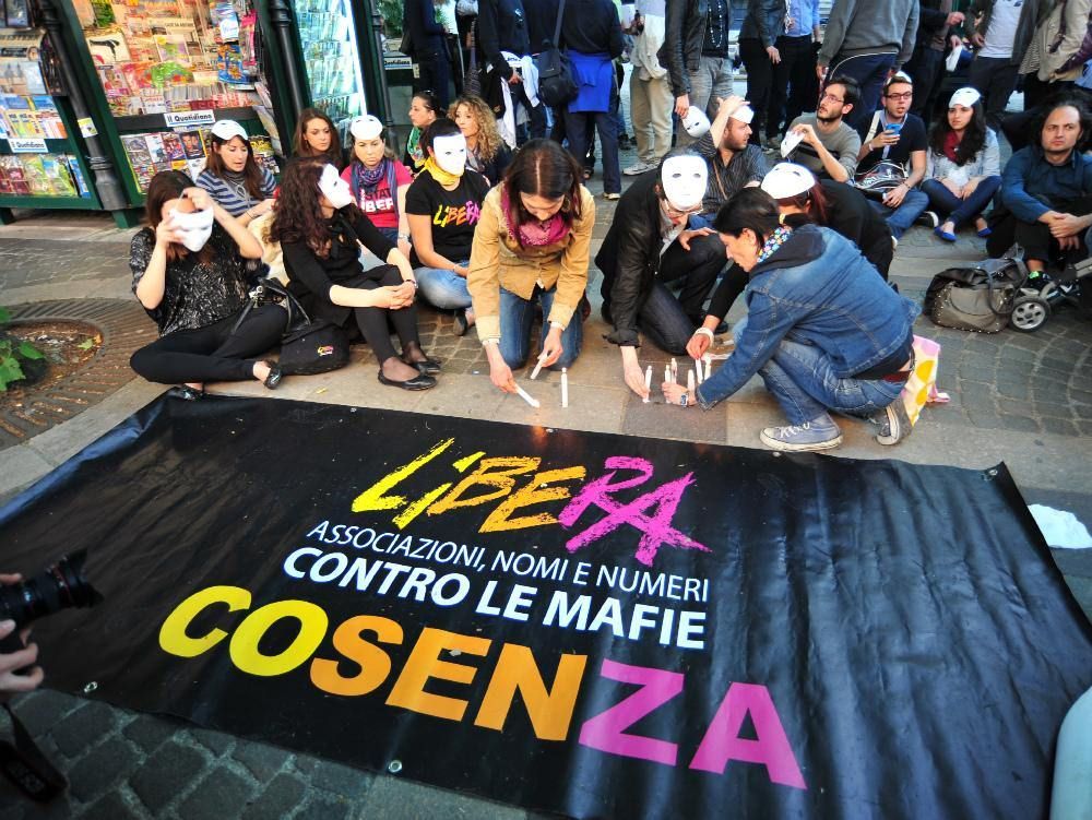 Libera ricorda i due netturbini uccisi a Lamezia