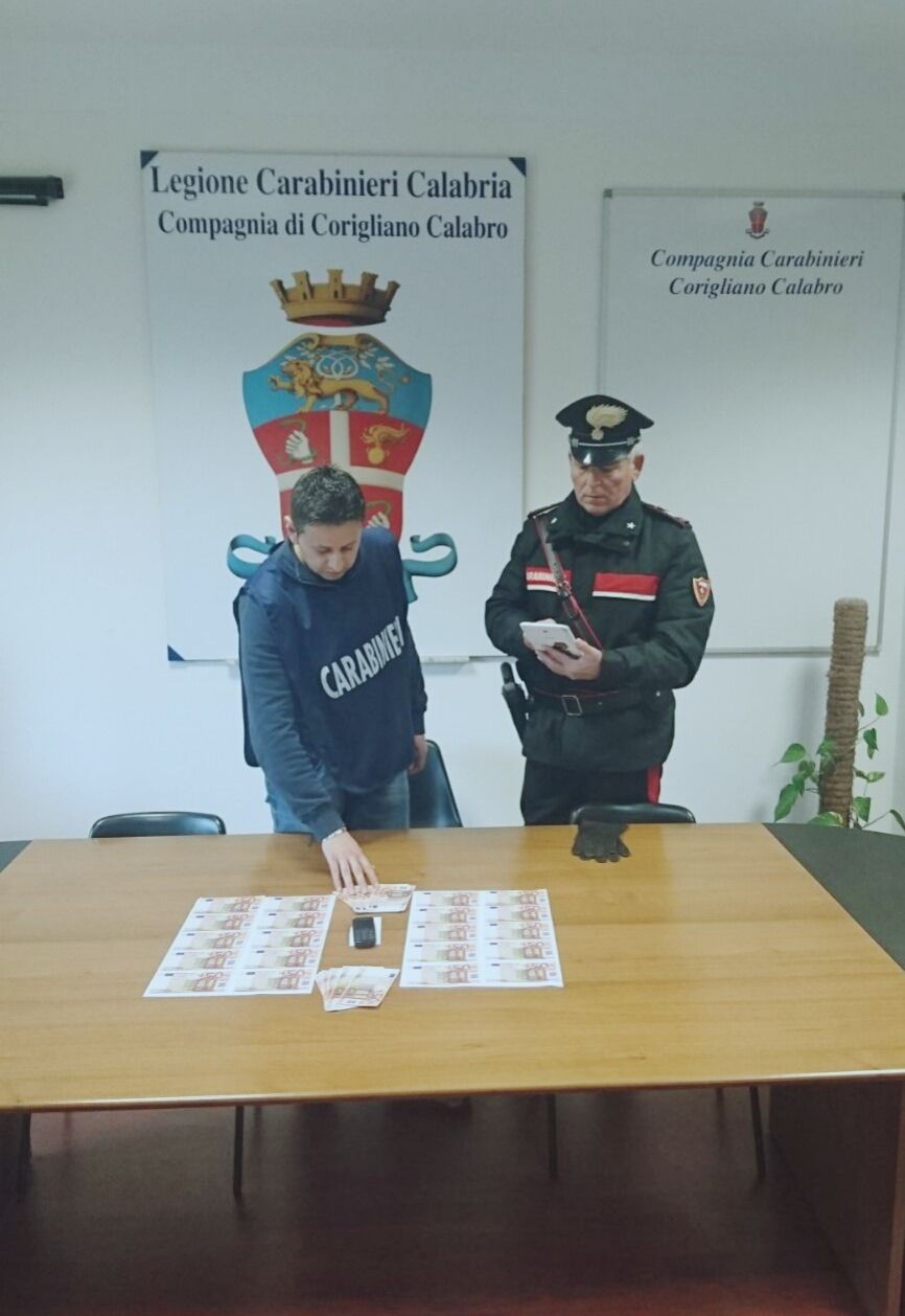 Estorce soldi ad anziano, in manette 25enne