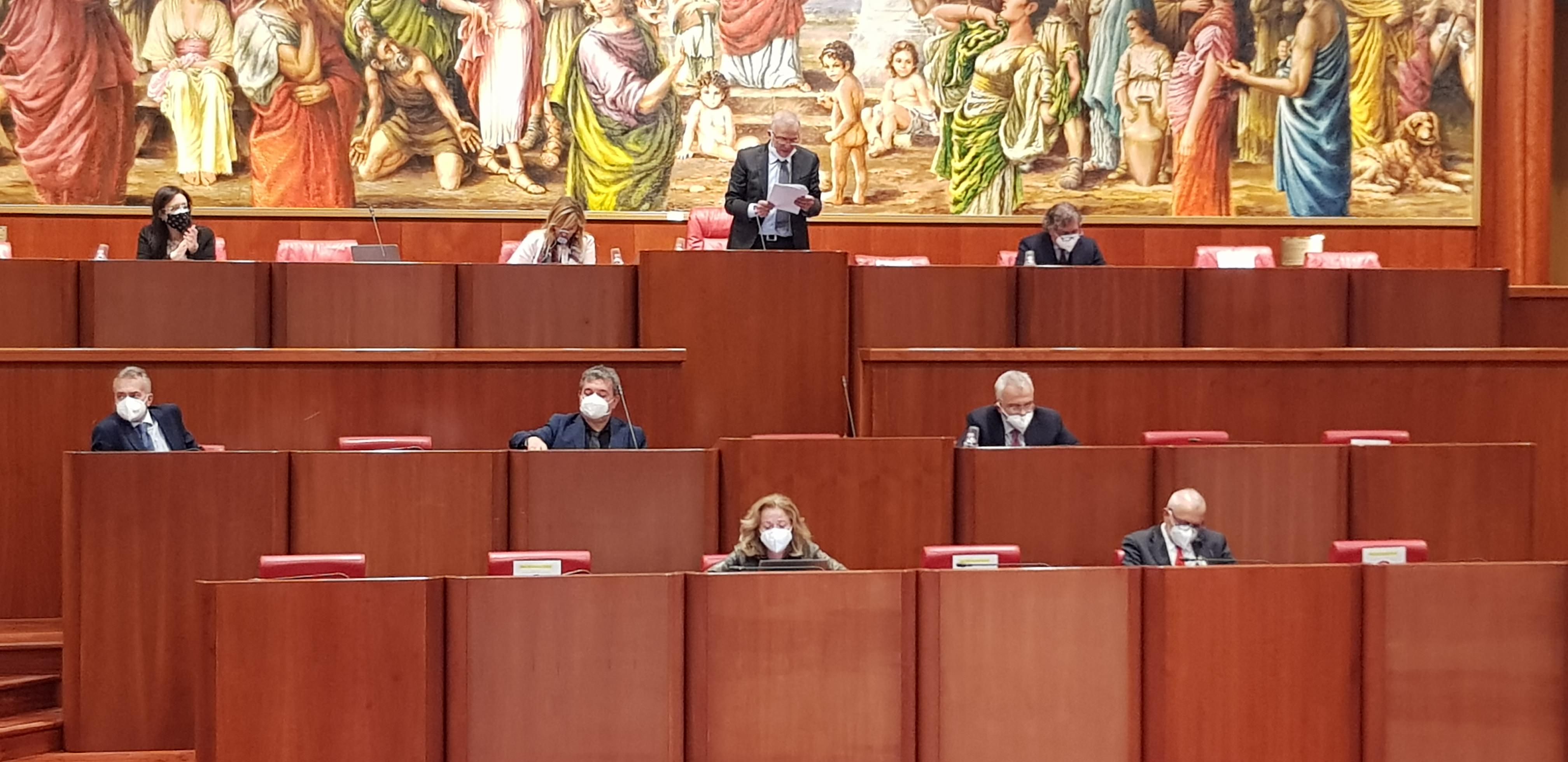 L'addio alla Santelli ma non solo, il Consiglio del "congedo" si gonfia di pratiche