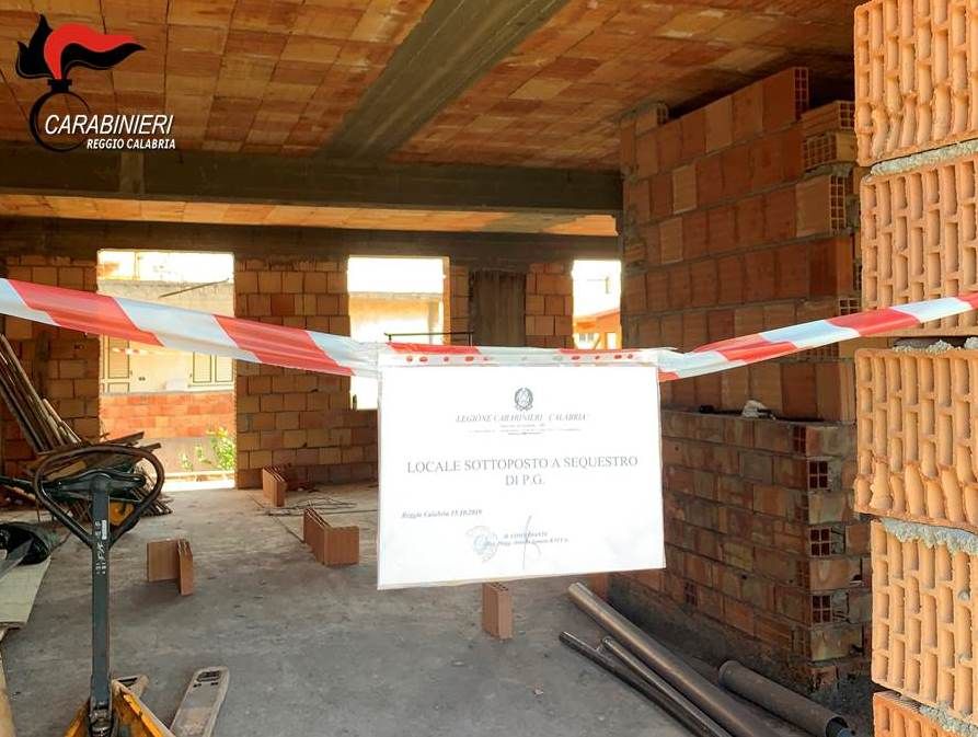 Abusi edilizi a Reggio, denunciate 4 persone